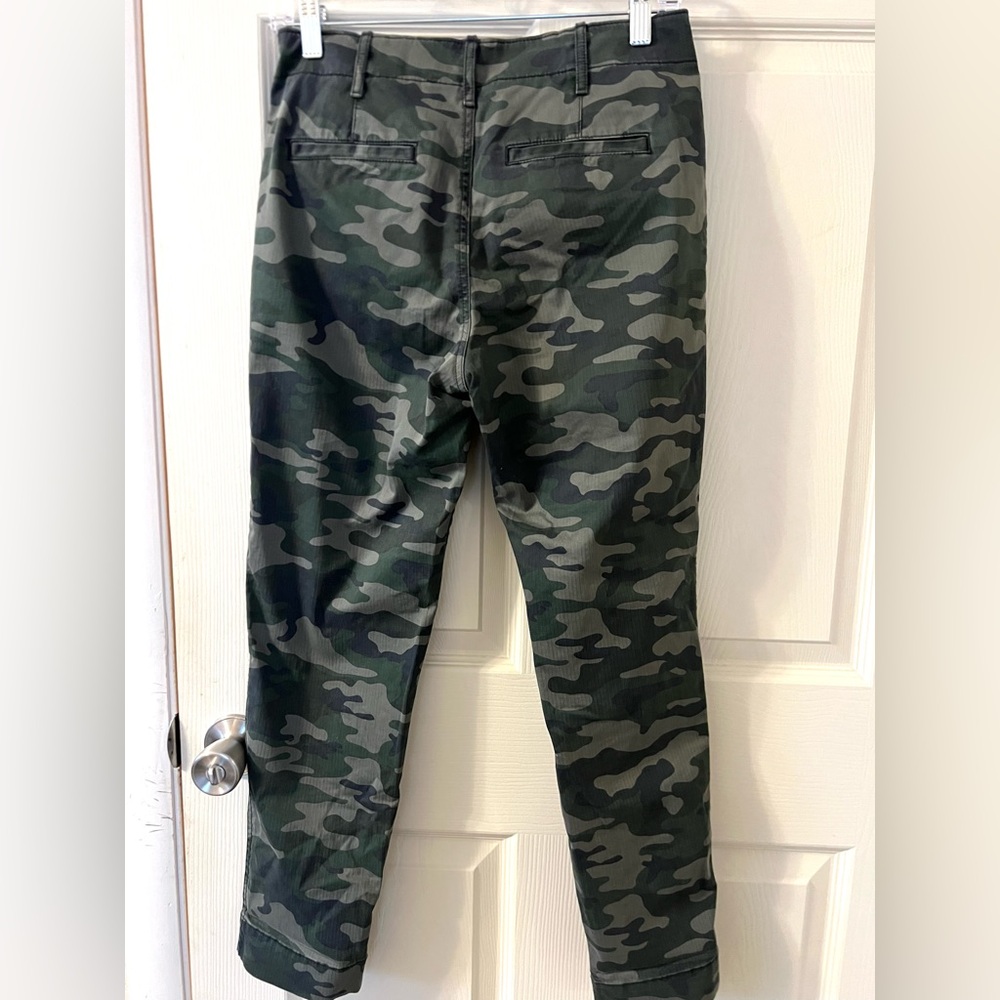 GAP Women’s  Green Camouflage Straight Leg  Pants Size 0 - Picture 2 of 5